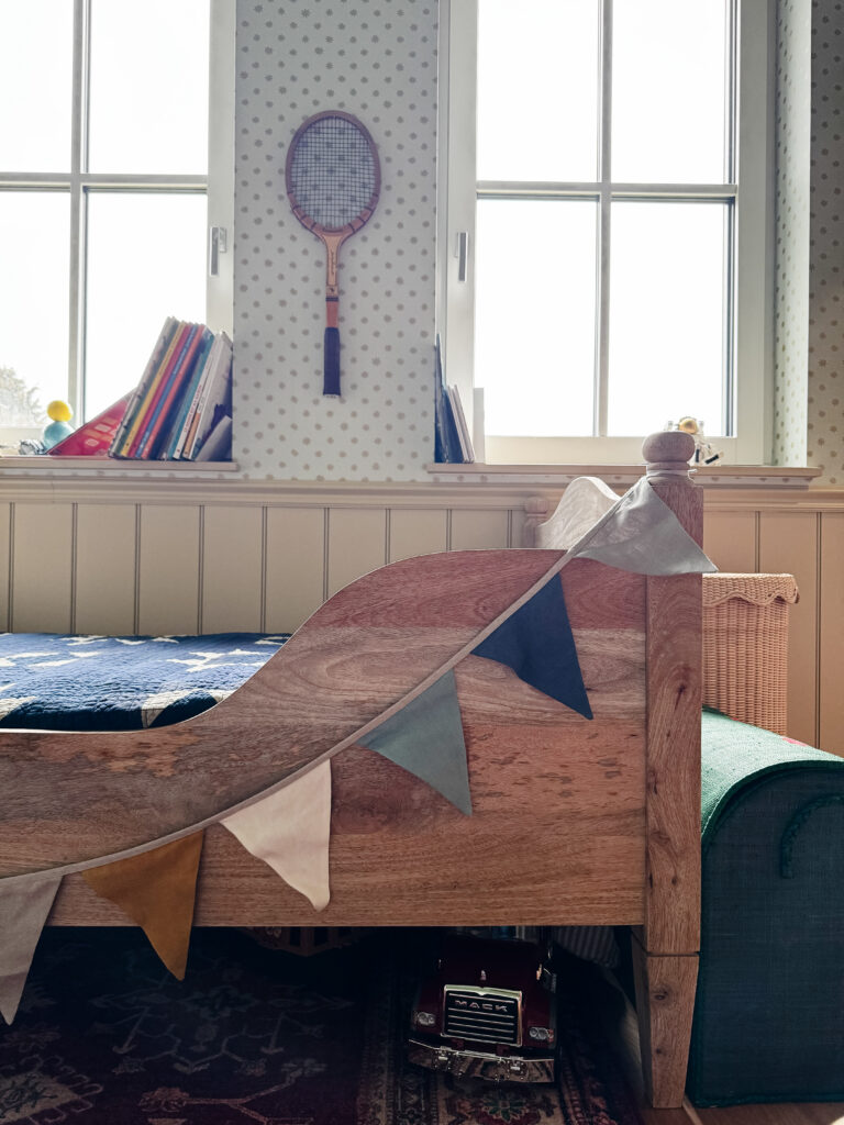 Chambre d'enfant intemporelle et chaleureuse